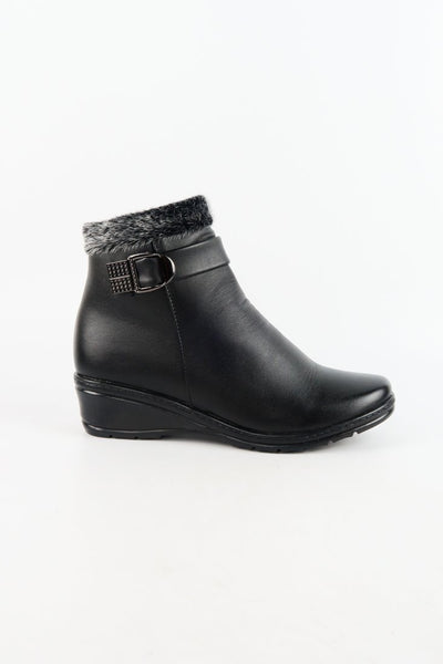 รองเท้าบูทหนังแต่งขน รุ่น 512 - Faux Fux Patent Leather Ankle Boots รองเท้าบูทหนังแต่งขน รุ่น 512 - Faux Fux Patent Leather Ankle Boots