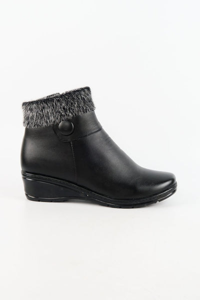 รองเท้าบูทหนังแต่งขนรุ่น 520 - Faux Fux Patent Leather Ankle Boots รองเท้าบูทหนังแต่งขนรุ่น 520 - Faux Fux Patent Leather Ankle Boots