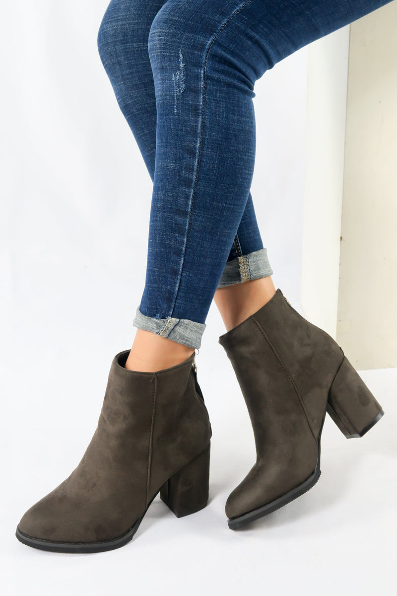 รองเท้าบูทแฟชั่นส้นสูงแต่งพู่ - Pointed Toe Mid Heel Ankle Boots
