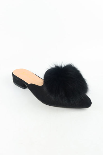 รองเท้าส้นเเบนหัวแหลมเเต่งปอมขนเฟอร์ - Women's  Slip On Backlessat Flat Heel Mule Sandals รองเท้าส้นเเบนหัวแหลมเเต่งปอมขนเฟอร์ - Women's  Slip On Backlessat Flat Heel Mule Sandals