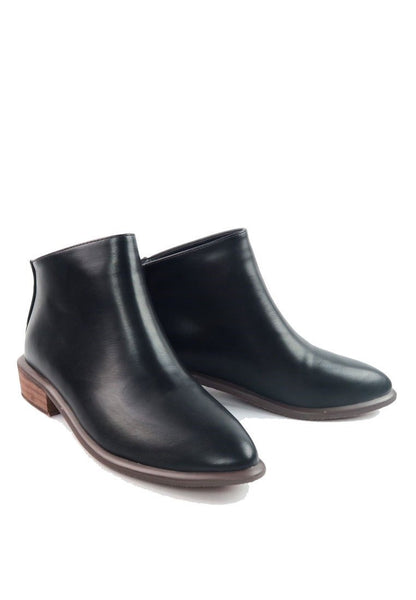 รองเท้าบูทหนัง YFC - YFC Flat Heel Zipper Ankle Boots รองเท้าบูทหนัง YFC - YFC Flat Heel Zipper Ankle Boots