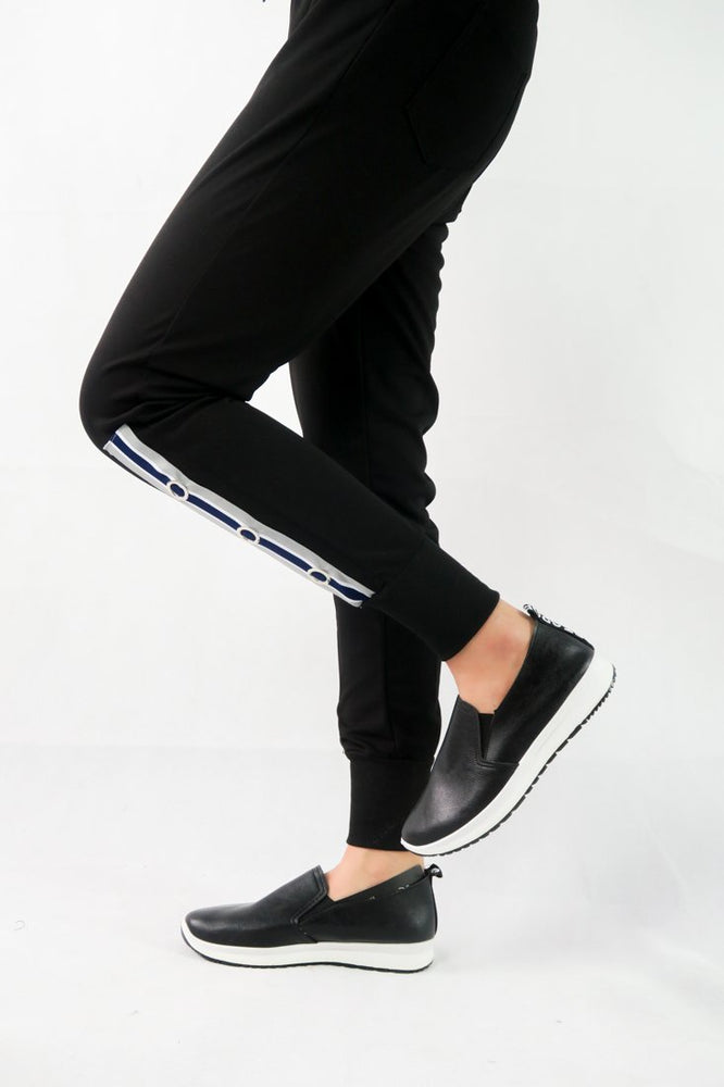 รองเท้าผ้าใบเเบบเสริมส้น W-028 - Girls Fashion Sneaker Slip On