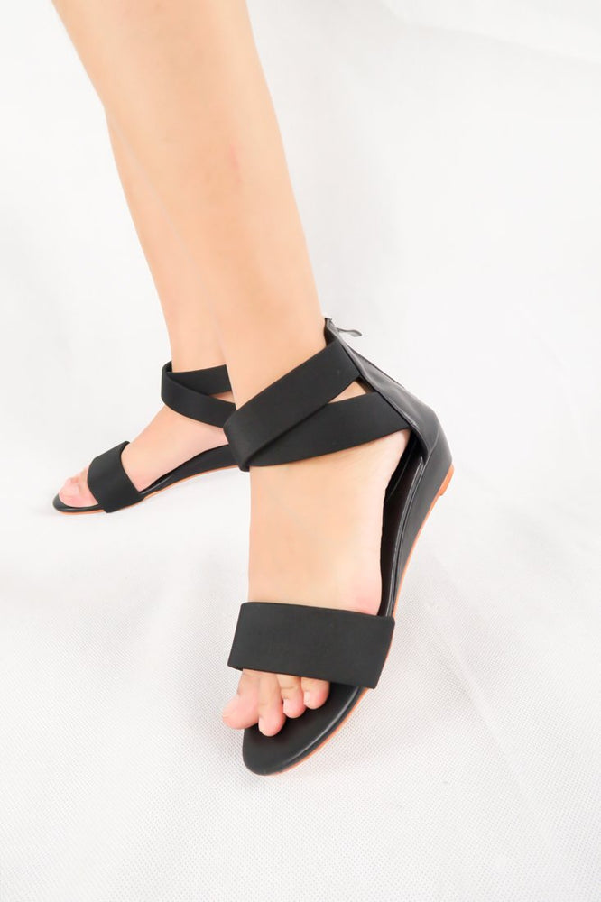 รองเท้าแตะส้นเตารีดสายไขว้ - Zipper Wedge Ankle Strap Sandals